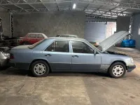 Gebraucht Mercedes E260 160 PS (117 kW) 1990 Blau Limousine