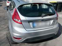 Gebraucht Ford Fiesta 82 PS (60 kW) 2010 Silber Kleinwagen