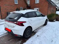 Gebraucht Hyundai i20 Edition 30 101 PS (74 kW) 2022 Weiß Kleinwagen