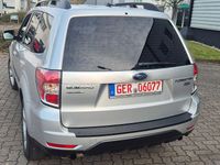 Gebraucht Subaru Forester Comfort 147 PS (108 kW) 2011 Spark silver (m) SUV
