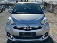 Gebraucht Toyota Verso-S 99 PS (72 kW) 2012 Silber Van / Kleinbus