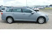 Gebraucht VW Passat 150 PS (110 kW) 2023 Mondsteingrau Kombi