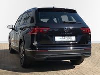 Gebraucht VW Tiguan Active 131 PS (96 kW) 2021 Deep black perleffekt (metallic) SUV