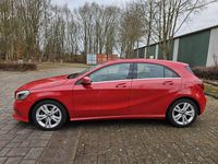 Gebraucht Mercedes A180 122 PS (89 kW) 2017 Rot Limousine