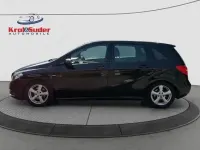 Używany Mercedes B180 122 KM (89 kW) 2012 Czarny Minivan