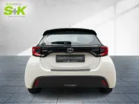 Gebraucht Toyota Yaris Basis 116 PS (85 kW) 2023 Schneeweiß Kleinwagen