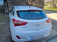 Gebraucht Hyundai i30 110 PS (80 kW) 2015 Weiß Limousine