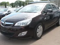Gebraucht Opel Astra Design Edition 110 PS (80 kW) 2011 Mahogany brown (p2/so) Kombi