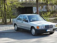 Gebraucht Mercedes 190 122 PS (89 kW) 1984 Silber Limousine