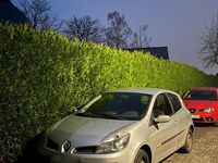 Gebraucht Renault Clio II 75 PS (55 kW) 2007 Silber Kleinwagen