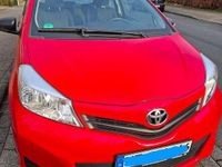 Gebraucht Toyota Yaris 69 PS (50 kW) 2012 Rot Kleinwagen