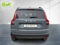 Neu Dacia Jogger Expression 141 PS (103 kW) 2025 Dolomitgrau (grau) Van / Kleinbus