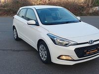 Gebraucht Hyundai i20 Classic 75 PS (55 kW) 2016 Weiß Limousine
