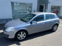 Usata Opel Astra Edition 105 CV (77 kW) 2006 Argento Berlina