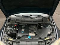 Gebraucht BMW 325 218 PS (160 kW) 2009 Blau Limousine