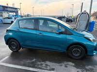 Gebraucht Toyota Yaris Hybrid 75 PS (55 kW) 2012 Blau Kleinwagen