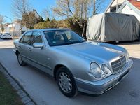 Gebraucht Mercedes E230 150 PS (110 kW) 1995 Silber Limousine