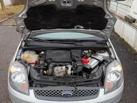 Gebraucht Ford Fiesta Style 90 PS (66 kW) 2008 Silber Kleinwagen