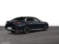 Gebraucht BMW 740 299 PS (219 kW) 2024 Schwarz Limousine