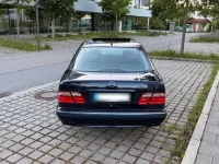 Gebraucht Mercedes E240 Elegance 170 PS (125 kW) 2001 Blau Limousine