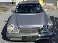 Gebraucht Mercedes E240 Elegance 170 PS (125 kW) 1999 Silber Limousine