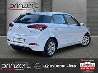 Gebraucht Hyundai i20 Classic 84 PS (61 kW) 2017 Polar white / sol Limousine