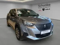 Gebraucht Peugeot e-2008 Active 100 kW (136 PS) 2022 Grau SUV