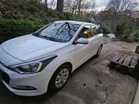 Second-hand Hyundai i20 78 CP (57 kW) 2017 Alb Hatchback