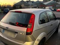 Gebraucht Ford Fiesta 70 PS (51 kW) 2005 Silber Kleinwagen