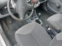 Gebraucht Peugeot 107 68 PS (50 kW) 2005 Silber Kleinwagen