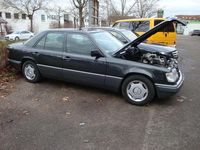 Gebraucht Mercedes E300 136 PS (100 kW) 1995 Schwarz Limousine