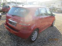 Gebraucht Mercedes B180 109 PS (80 kW) 2011 Rot Van / Kleinbus