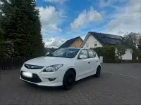 Gebraucht Hyundai i30 109 PS (80 kW) 2012 Weiß Kleinwagen