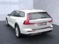 Gebraucht Volvo V60 CC 197 PS (144 kW) 2021 Ice white Kombi
