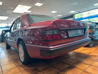 Gebraucht Mercedes E200 118 PS (86 kW) 1991 Rot Limousine