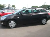 Gebraucht Opel Astra Design Edition 110 PS (80 kW) 2011 Mahogany brown (p2/so) Kombi