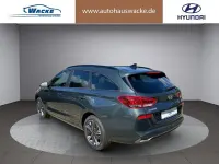 Neu Hyundai i30 Advantage 140 PS (102 kW) 2025 Farbe: gr?n Kombi