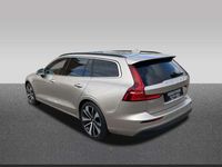 Gebraucht Volvo V60 Core 163 PS (119 kW) 2023 Bright dusk / metallic Kombi