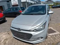 Gebraucht Hyundai i20 Classic 84 PS (61 kW) 2017 Silber Limousine