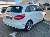 Gebraucht Mercedes B180 122 PS (89 kW) 2013 Weiß Van / Kleinbus