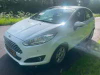 Gebraucht Ford Fiesta Titanium 95 PS (69 kW) 2015 Weiß Kleinwagen