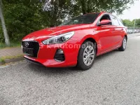 Gebraucht Hyundai i30 Pure 101 PS (74 kW) 2018 Rot Kombi