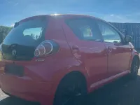 Gebraucht Toyota Aygo 68 PS (50 kW) 2012 Rot Kleinwagen