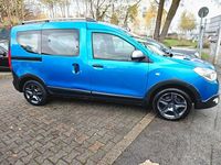 Gebraucht Dacia Dokker Celebration 116 PS (85 kW) 2017 Blau sky Van / Kleinbus