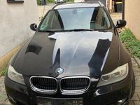Gebraucht BMW 320 163 PS (119 kW) 2011 Schwarz Kombi