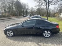 Gebraucht BMW 320 184 PS (135 kW) 2011 Schwarz Coupé
