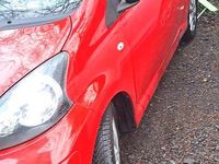 Gebraucht Toyota Aygo 69 PS (50 kW) 2011 Rot Kleinwagen