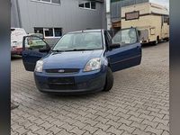 Gebraucht Ford Fiesta Ambiente 60 PS (44 kW) 2005 Blau Kleinwagen