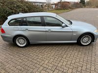 Gebraucht BMW 320 183 PS (134 kW) 2010 Blau Kombi