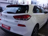 Gebraucht Hyundai i30 Trend 140 PS (102 kW) 2018 Polar white / sol Kleinwagen
